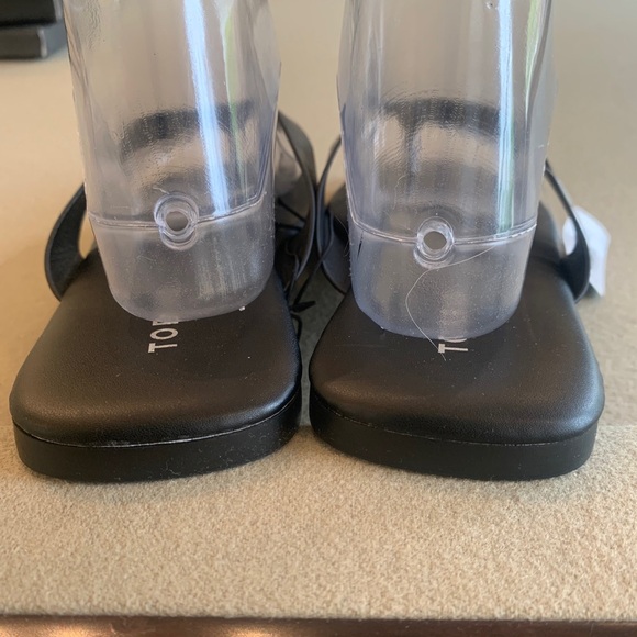 NEW NWT Torrid Black Faux Leather Thong Flip Flop Style Sandals 7.5 WW Cushioned - Picture 12 of 12